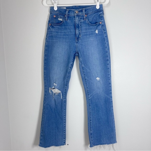 Gap Women’s High Rise Kick Fit Jean Medium Wash Size 26/2 Regular - Picture 1 of 12